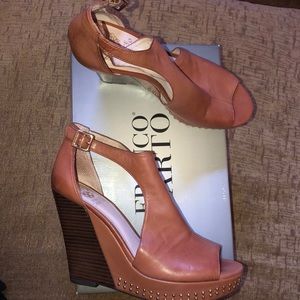 Franco Starto / Wedge- Tan / Size: 9.5